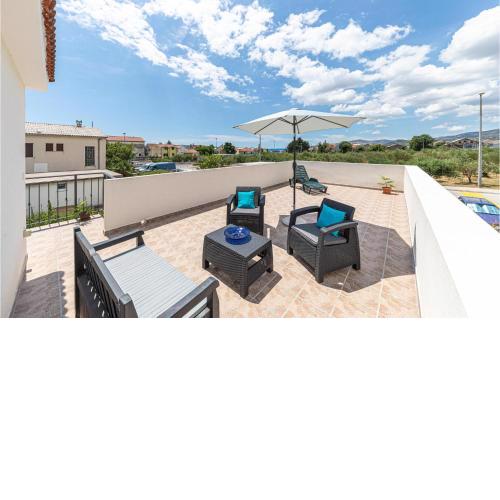 2 Bedroom Amazing Apartment In Kastel Stari