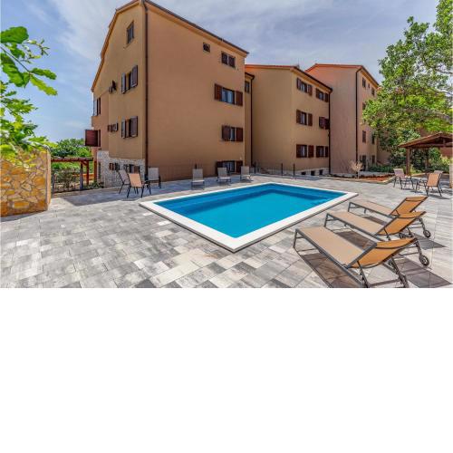 2 Bedroom Amazing Apartment In Liznjan
