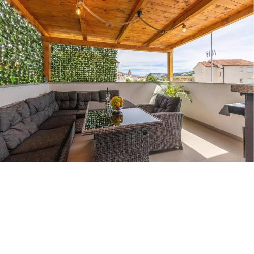 2 Bedroom Amazing Apartment In Lopar