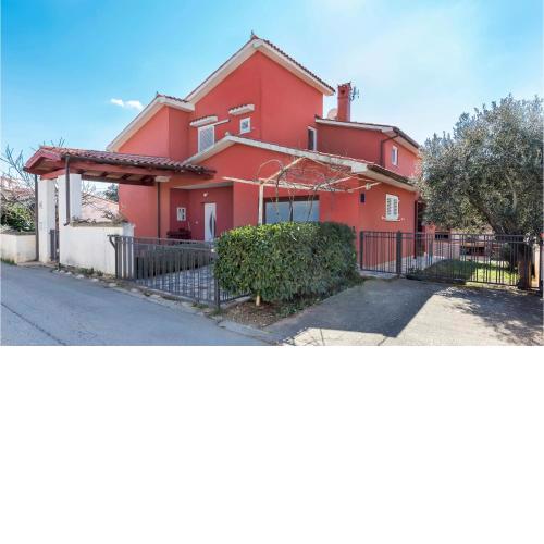 2 Bedroom Amazing Apartment In Pula