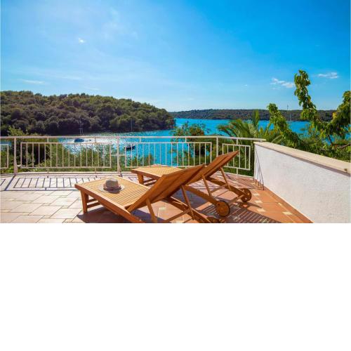 2 Bedroom Amazing Apartment In Pula