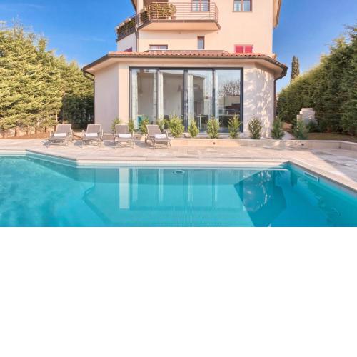 2 Bedroom Amazing Apartment In Pula