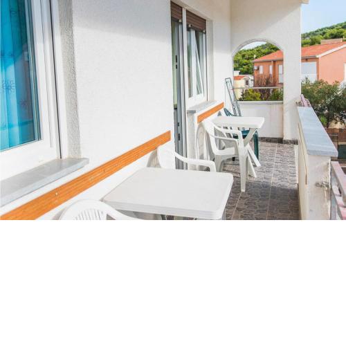 2 Bedroom Amazing Apartment In Slatine