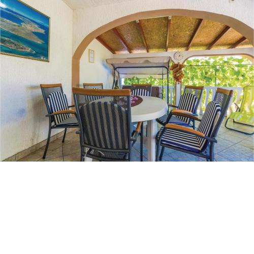 2 Bedroom Amazing Apartment In Vir