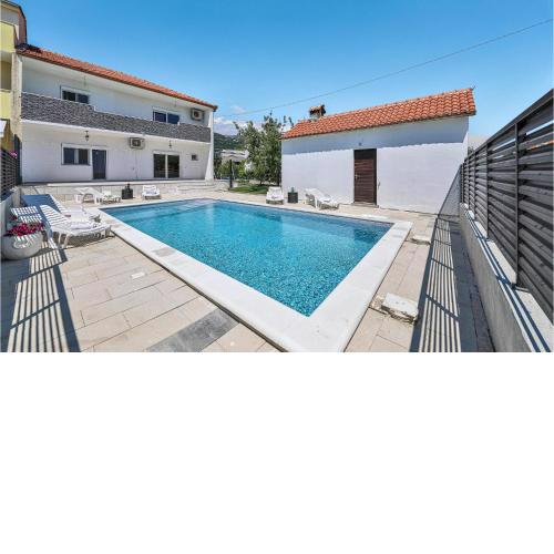 2 Bedroom Amazing Home In Kastel Stari
