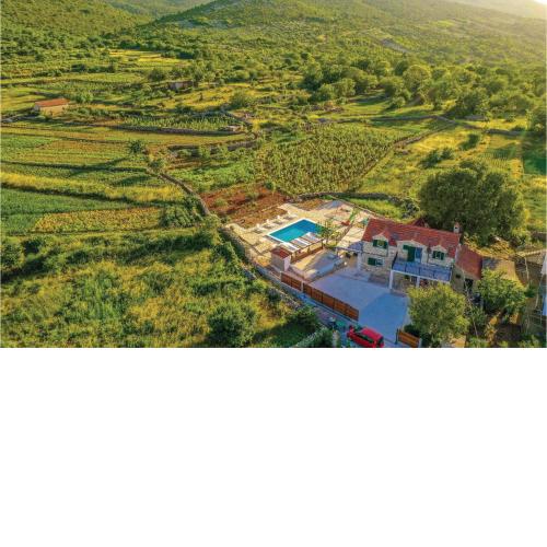 2 Bedroom Amazing Home In Ljubitovica