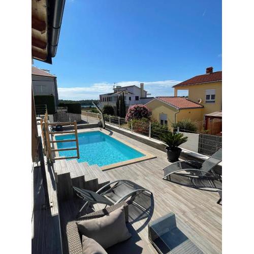 2 bedroom apartment with own private pool near the beach