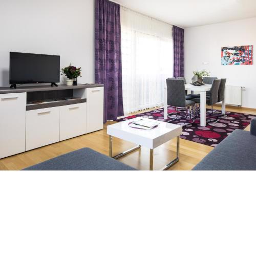 2 bedroom Apt. in the Business Zone- FREE PARKING