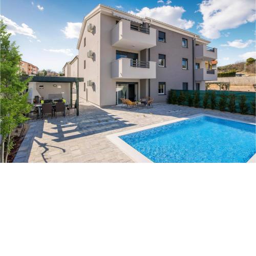 2 Bedroom Awesome Apartment In Cizici