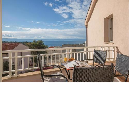 2 Bedroom Awesome Apartment In Makarska