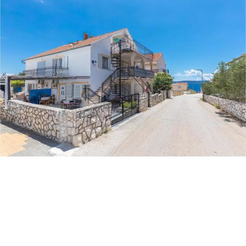 2 Bedroom Awesome Apartment In Okrug Gornji