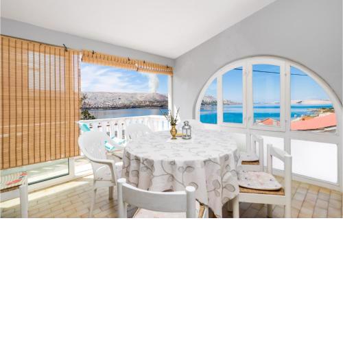 2 Bedroom Awesome Apartment In Pag