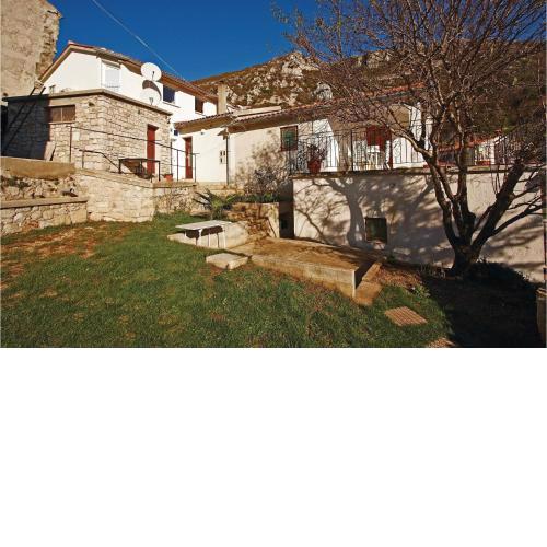 2 Bedroom Awesome Apartment In Plomin