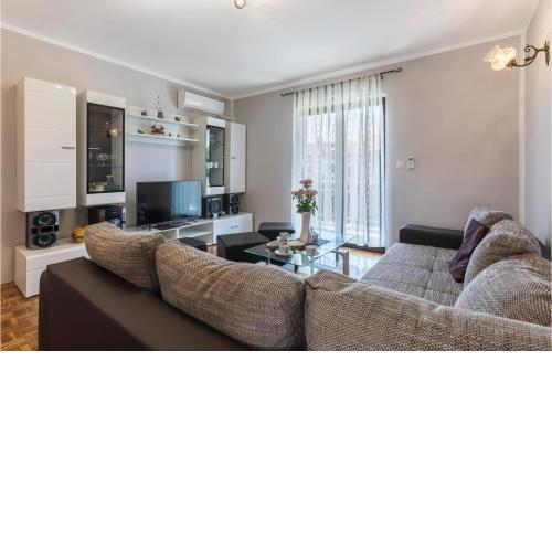 2 Bedroom Awesome Apartment In Pula