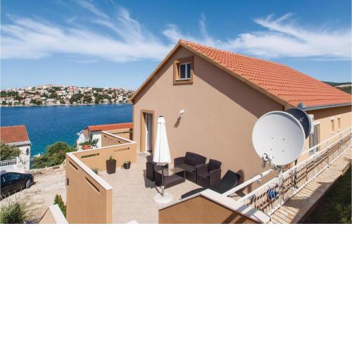 2 Bedroom Awesome Apartment In Zatoglav