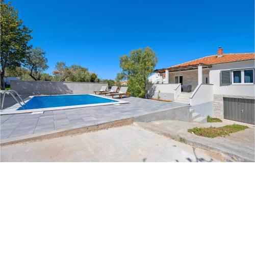 2 Bedroom Awesome Home In Betina