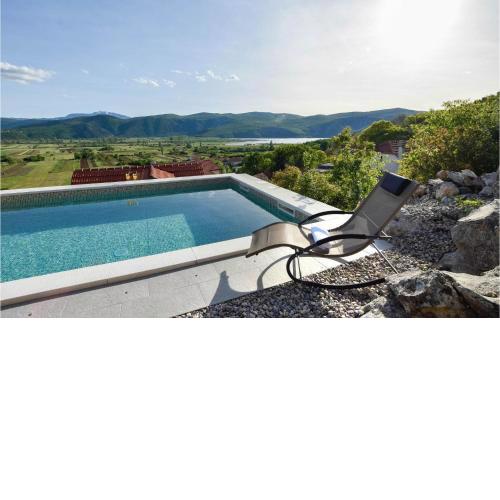 2 Bedroom Awesome Home In Donji Prolozac