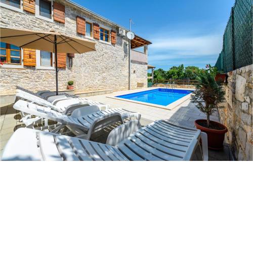 2 Bedroom Awesome Home In Medancici