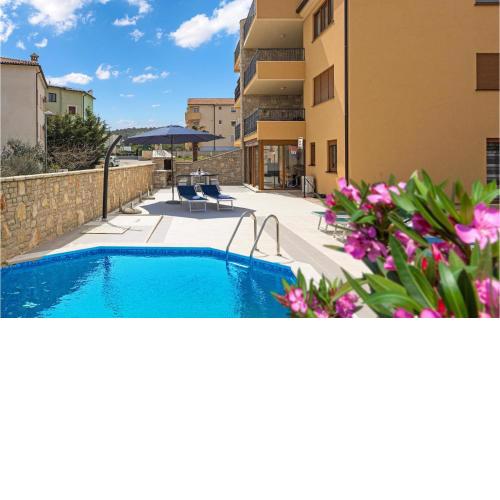 2 Bedroom Beautiful Apartment In Liznjan