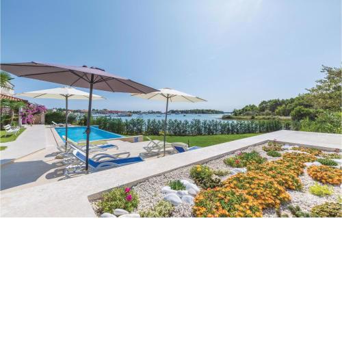 2 Bedroom Beautiful Apartment In Medulin