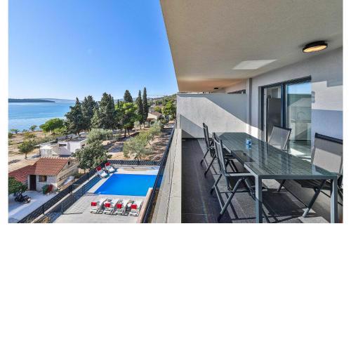 2 Bedroom Beautiful Apartment In Seget Donji