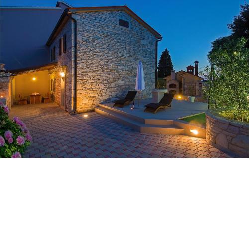 2 Bedroom Beautiful Home In Barban