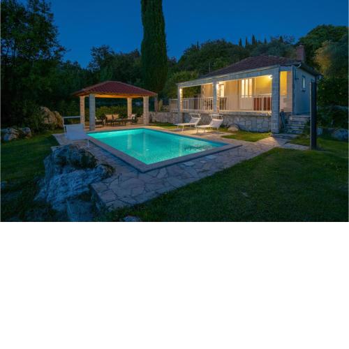 2 Bedroom Beautiful Home In Radovcici