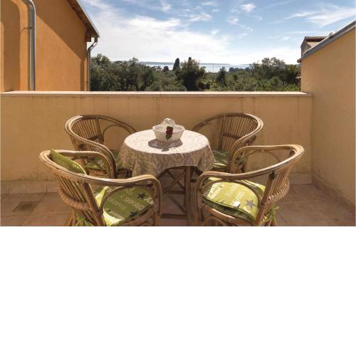2 Bedroom Cozy Apartment In Fazana