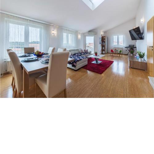 2 Bedroom Cozy Apartment In Pula