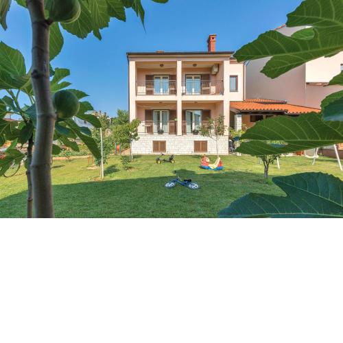 2 Bedroom Cozy Apartment In Pula