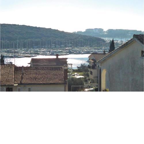 2 Bedroom Cozy Apartment In Pula