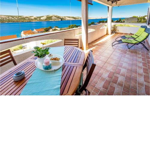 2 Bedroom Cozy Apartment In Stara Novalja