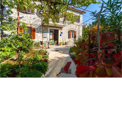 2 Bedroom Cozy Apartment In Umag