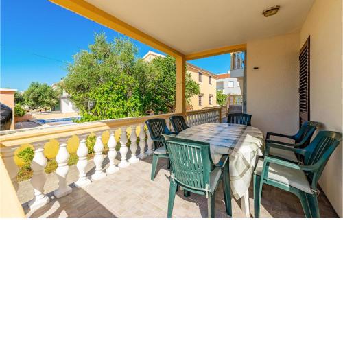 2 Bedroom Cozy Apartment In Vrsi