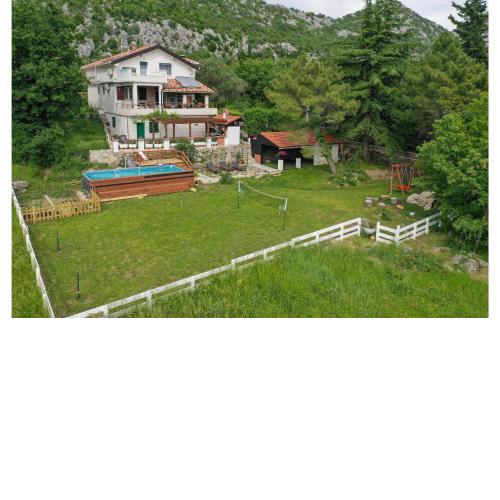 2 Bedroom Cozy Apartment In Zadvarje