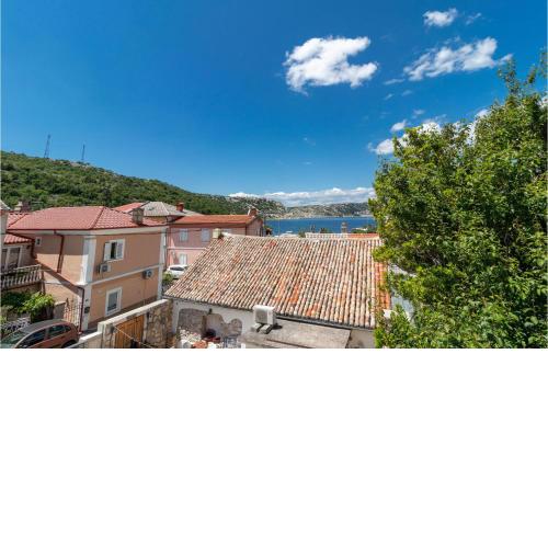 2 Bedroom Cozy Home In Bakarac