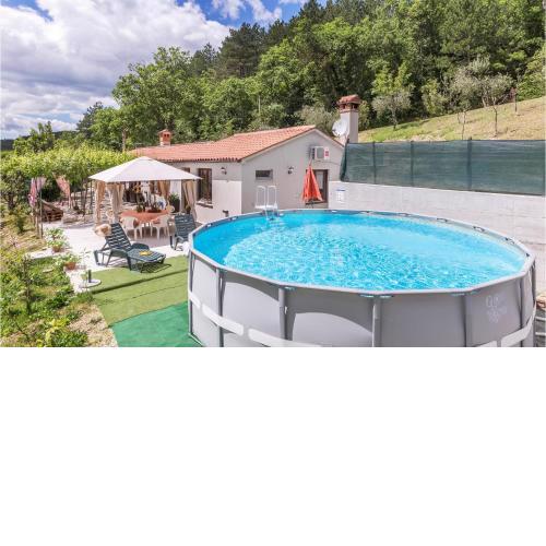 2 Bedroom Cozy Home In Kostrcani