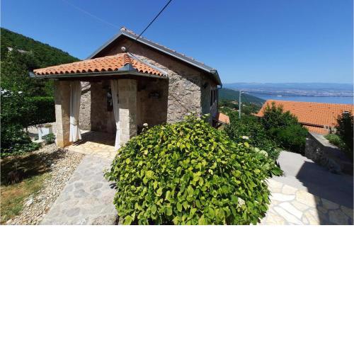 2 Bedroom Cozy Home In Lovran