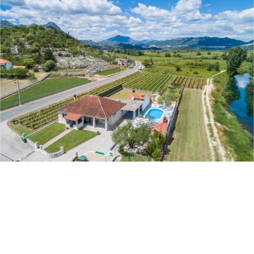 2 Bedroom Cozy Home In Stasevica