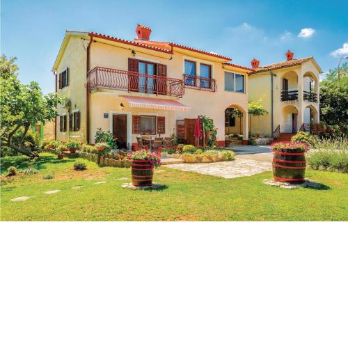 2 Bedroom Gorgeous Apartment In Krsan