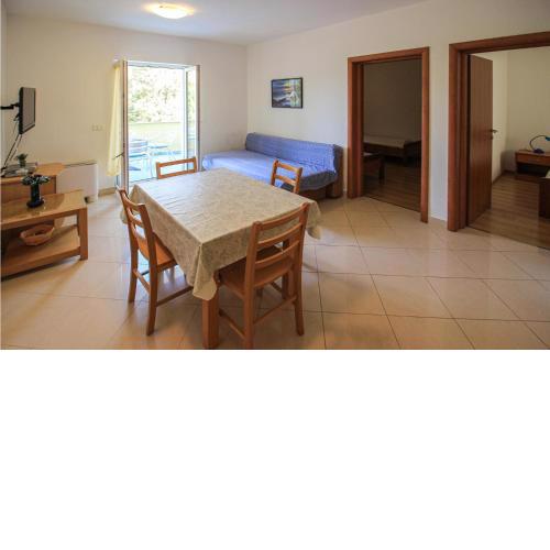 2 Bedroom Gorgeous Apartment In Mandre