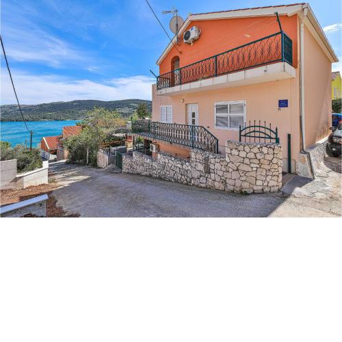 2 Bedroom Gorgeous Apartment In Marina