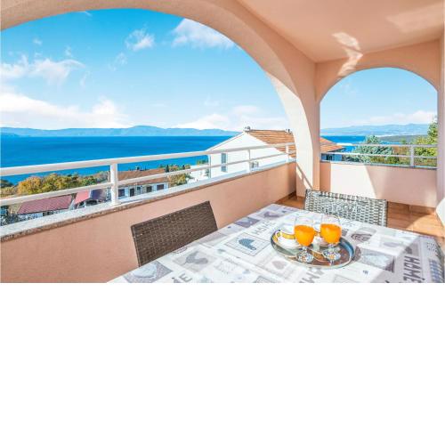 2 Bedroom Gorgeous Apartment In Njivice