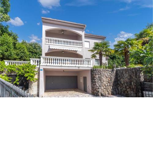 2 Bedroom Gorgeous Apartment In Pobri