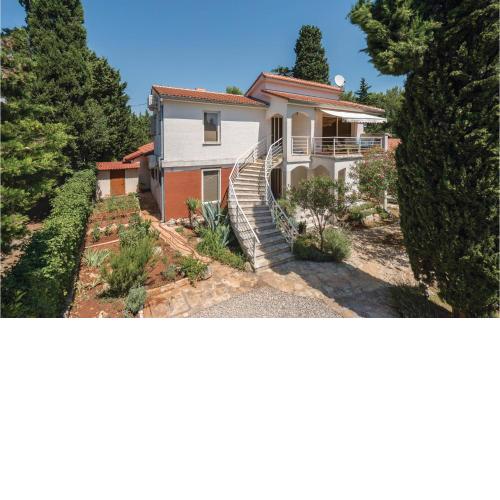 2 Bedroom Gorgeous Apartment In Premantura