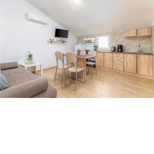 2 Bedroom Gorgeous Apartment In Pula
