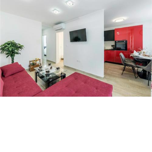 2 Bedroom Gorgeous Apartment In Pula