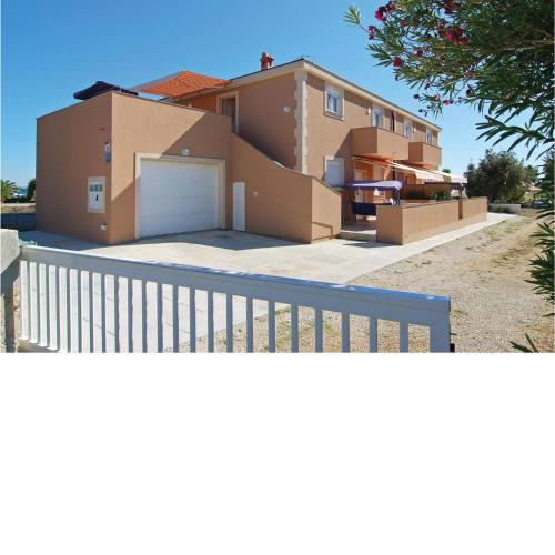 2 Bedroom Gorgeous Apartment In Vir