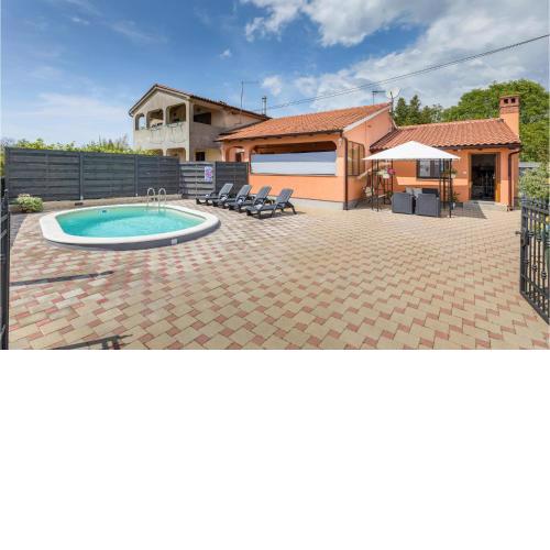 2 Bedroom Gorgeous Apartment In Vodnjan