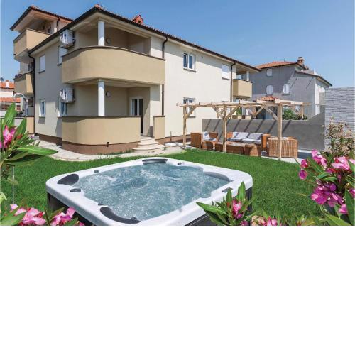 2 Bedroom Gorgeous Apartment In Vodnjan